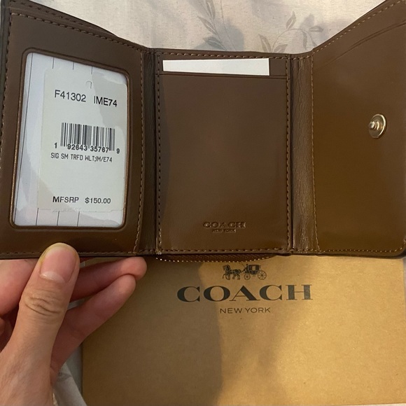 [Brand New] Coach Wallet - Picture 2 of 3